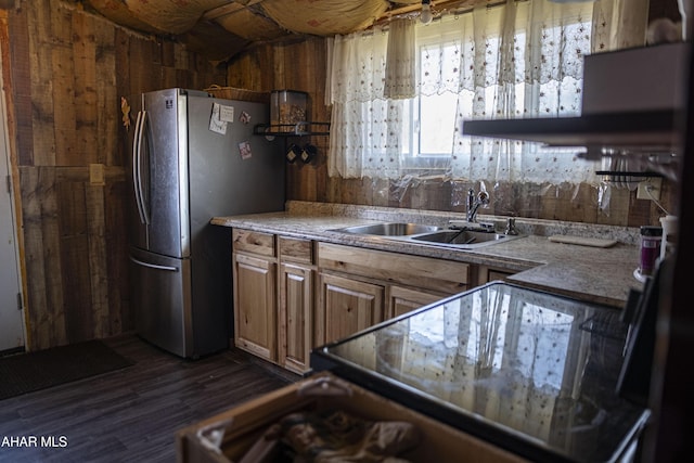 kitchen with dark wood-type flooring, electric range, freestanding refrigerator, and a sink