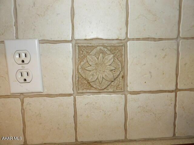 612 S Thomas St, Bedford, PA 15522 - photo 8