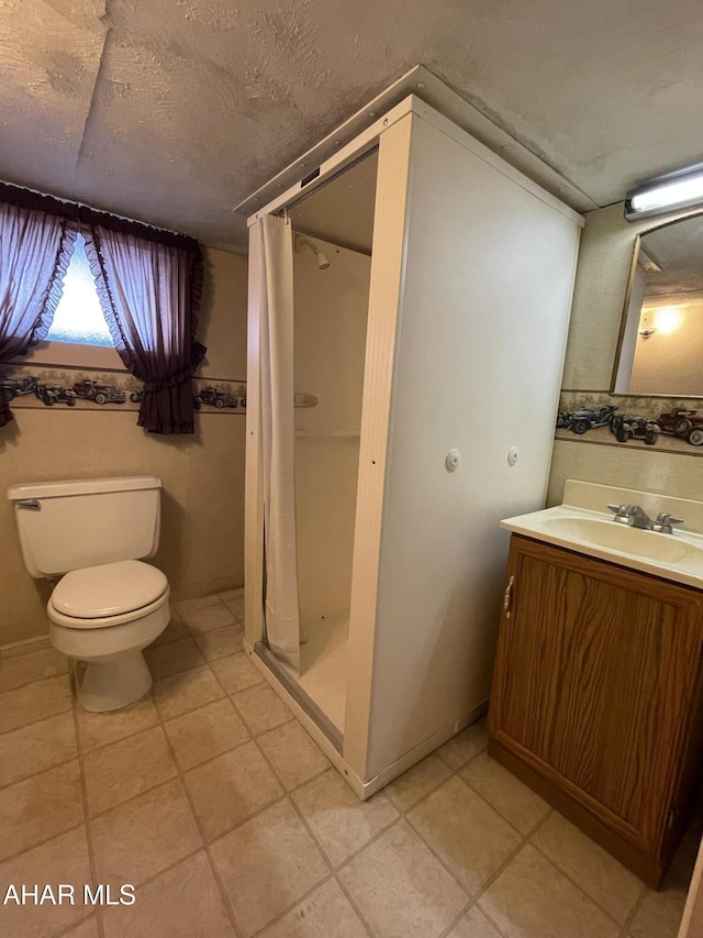 bathroom featuring vanity, toilet, a textured ceiling, and a shower with shower curtain