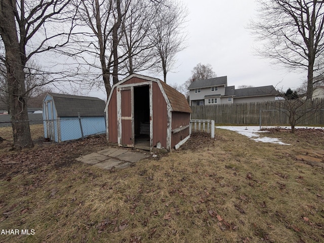 view of outdoor structure with a yard