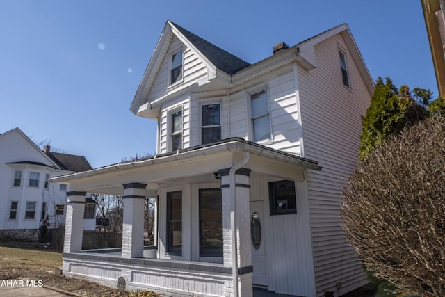 view of front of property featuring covered porch