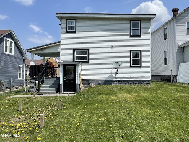 510 Ashcroft Ave, Cresson, PA 16630 - back of property with a lawn and fence