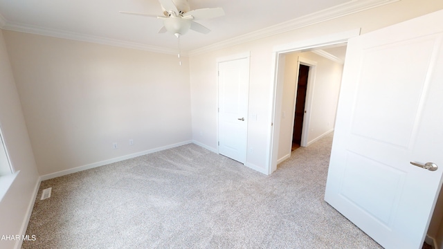 carpeted spare room with ornamental molding and ceiling fan