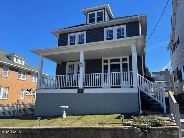 view of front of home featuring a porch