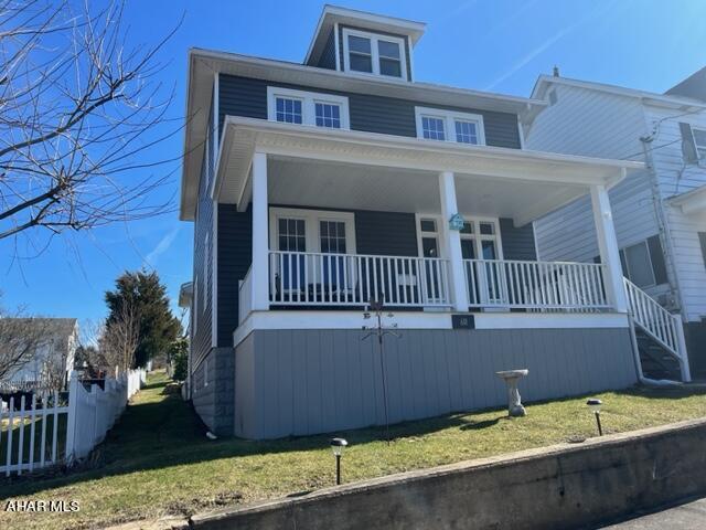 view of front of house with a porch and a front lawn