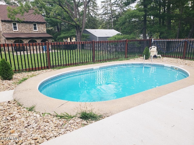 view of pool featuring a yard