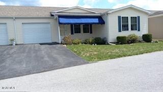 view of front facade featuring a front yard and a garage