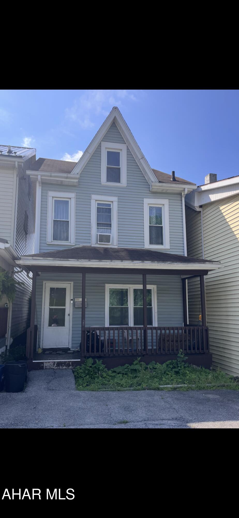 2017 12th Ave, Altoona, PA 16601 - view of front of home with a porch