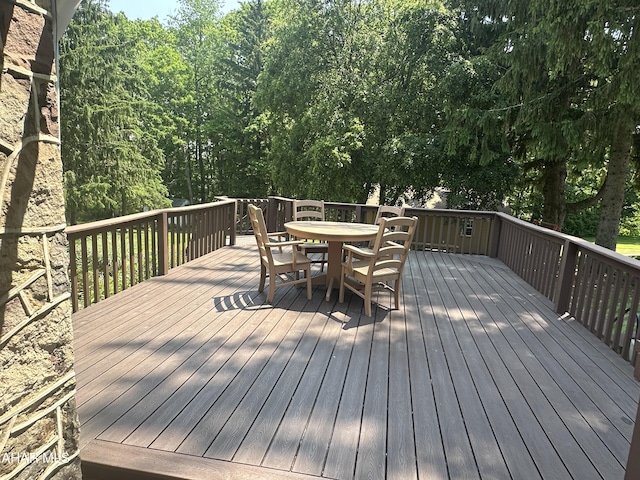 328 Avalon Rd, Altoona, PA 16601 - wooden terrace with outdoor dining area