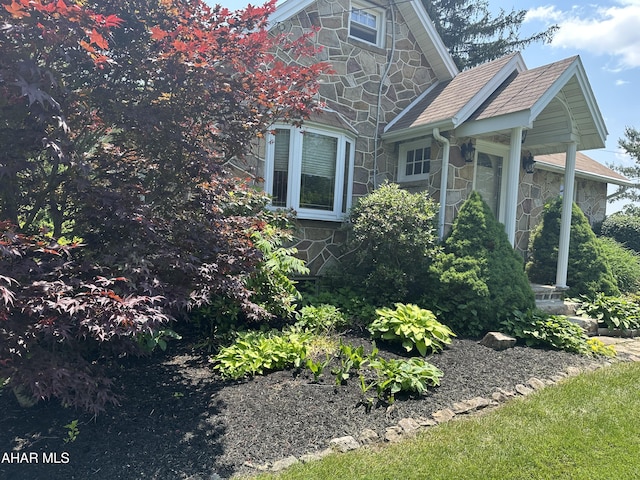 328 Avalon Rd, Altoona, PA 16601 - view of side of property with stone siding