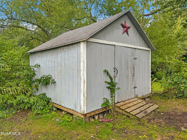 view of outdoor structure