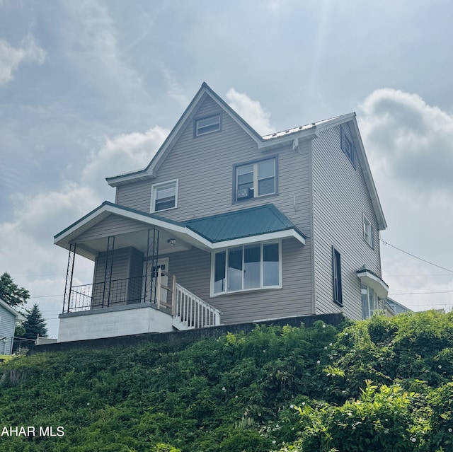 5017 Highland Park Ave, Altoona, PA 16602 - view of front of property with covered porch and stairs