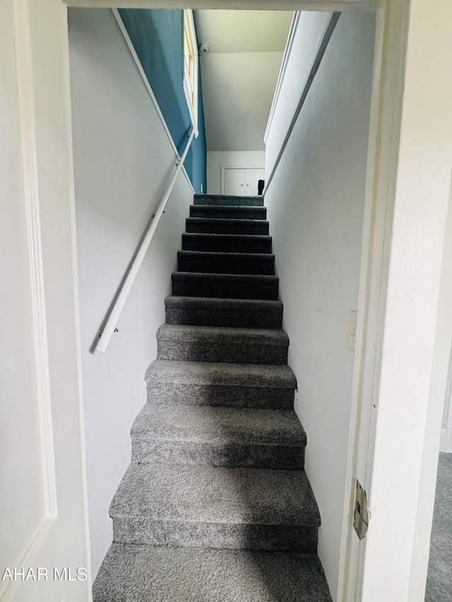 5017 Highland Park Ave, Altoona, PA 16602 - view of stairs
