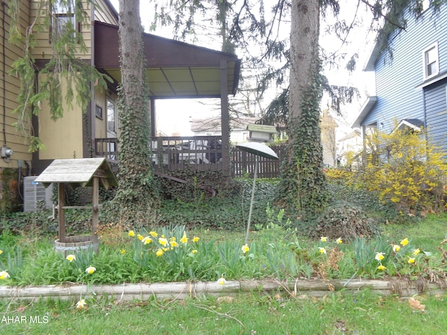 708 Blair St, Hollidaysburg, PA 16648 - view of yard featuring central AC