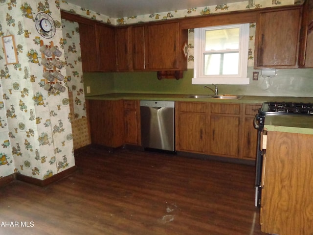 708 Blair St, Hollidaysburg, PA 16648 - kitchen featuring a sink, stainless steel appliances, dark wood-style floors, baseboards, and brown cabinetry