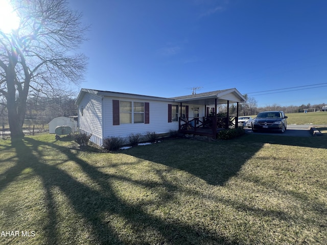 view of front facade featuring a front yard and a porch