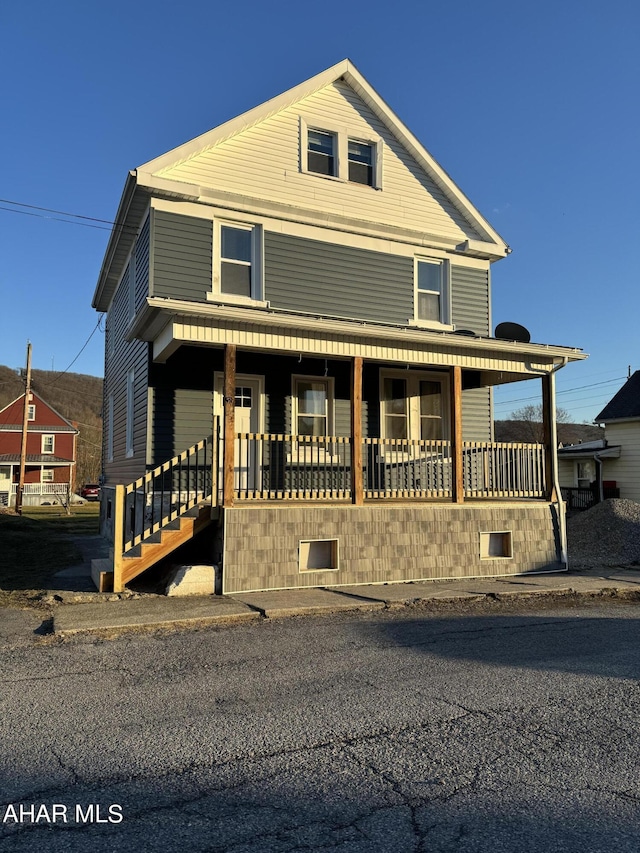 view of front of house featuring a porch