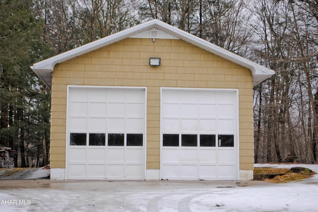 view of detached garage