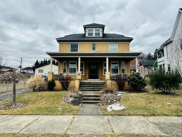 view of front facade featuring covered porch and a front lawn