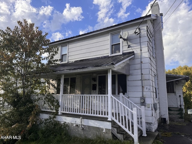 view of front facade featuring a porch