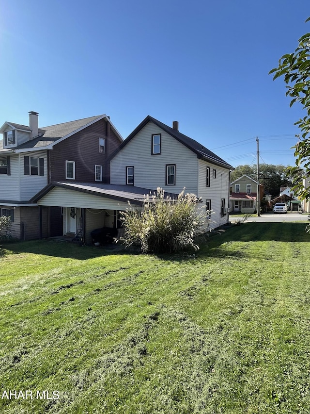 back of house featuring a yard