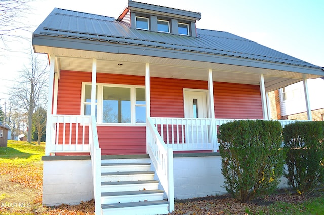 view of front of house featuring covered porch