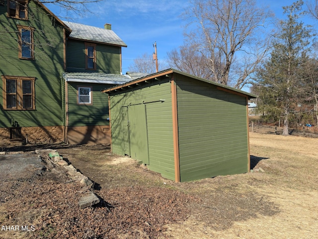 view of outbuilding