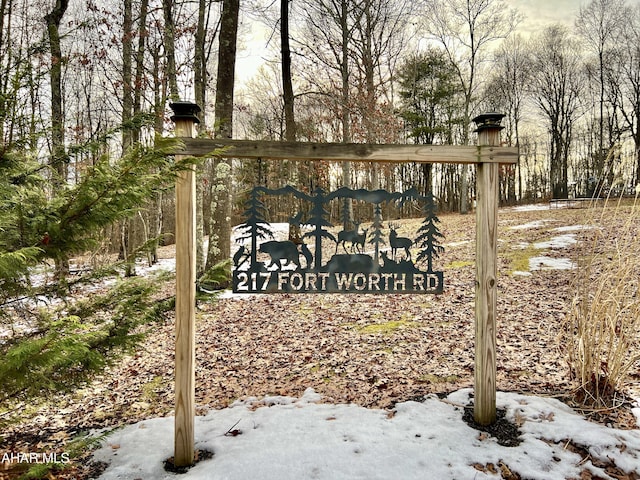 view of community / neighborhood sign