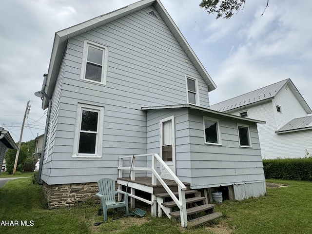 6 B St, Coudersport, PA 16915 - rear view of property with a lawn