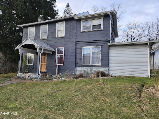 view of front of house with a front lawn