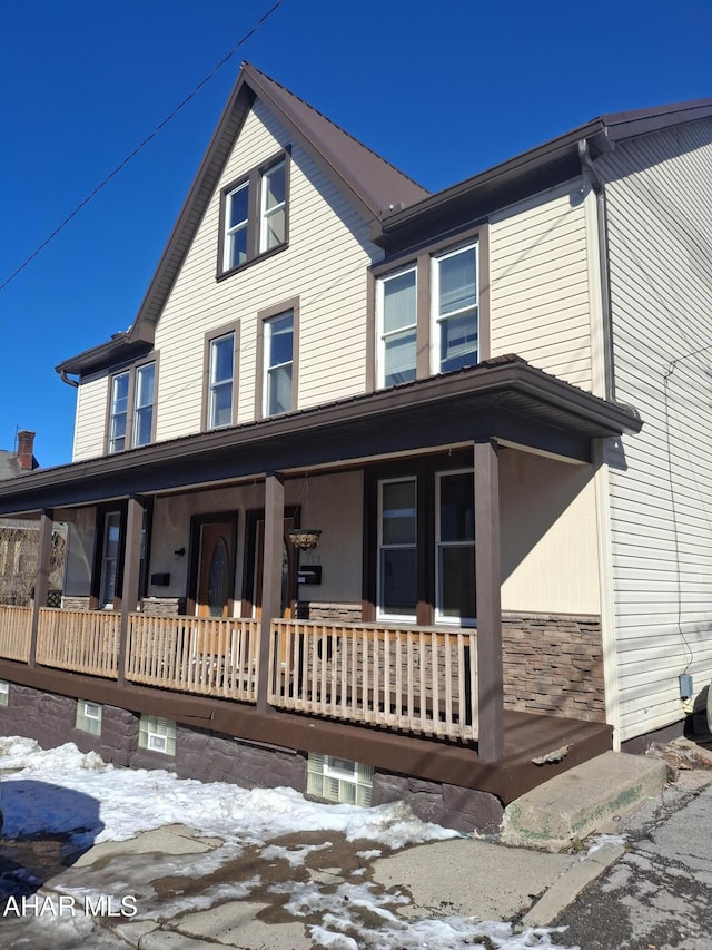 view of front of property with covered porch