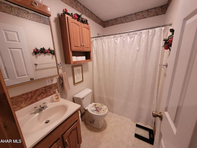 bathroom featuring a shower with shower curtain, toilet, and vanity