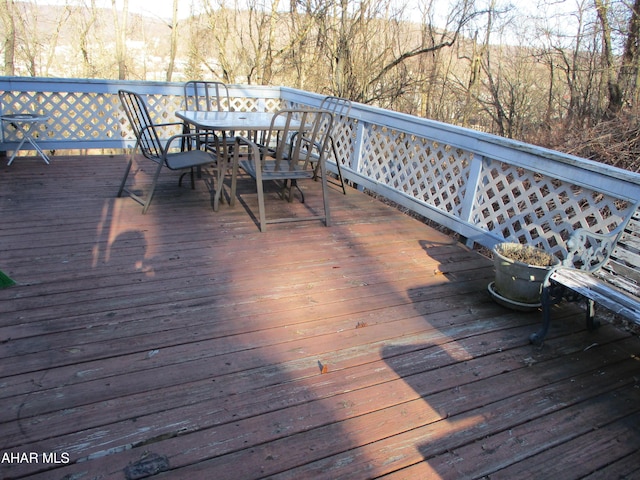 deck with outdoor dining space