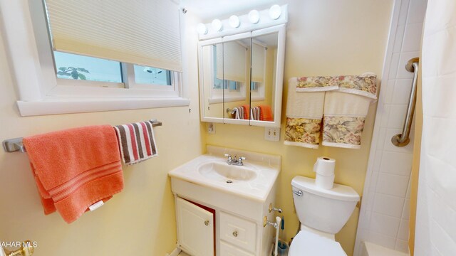 3339 Sylvan Heights Dr, Hollidaysburg, PA 16648 - bathroom with vanity and a shower with curtain