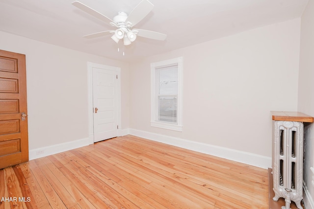 unfurnished room with light wood-style flooring, baseboards, and ceiling fan