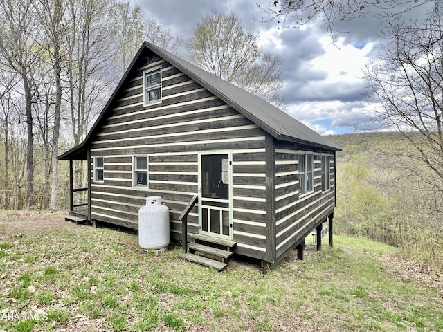 view of outbuilding