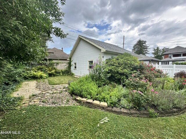 705 Clark St, Hollidaysburg, PA 16648 - view of side of property