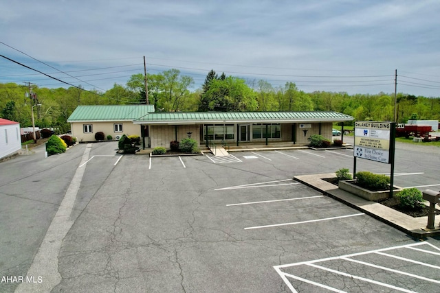 9510 Lincoln Hwy, Bedford, PA 15522 - view of uncovered parking lot