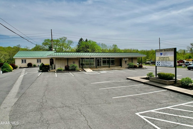 9510 Lincoln Hwy, Bedford, PA 15522 - view of uncovered parking lot