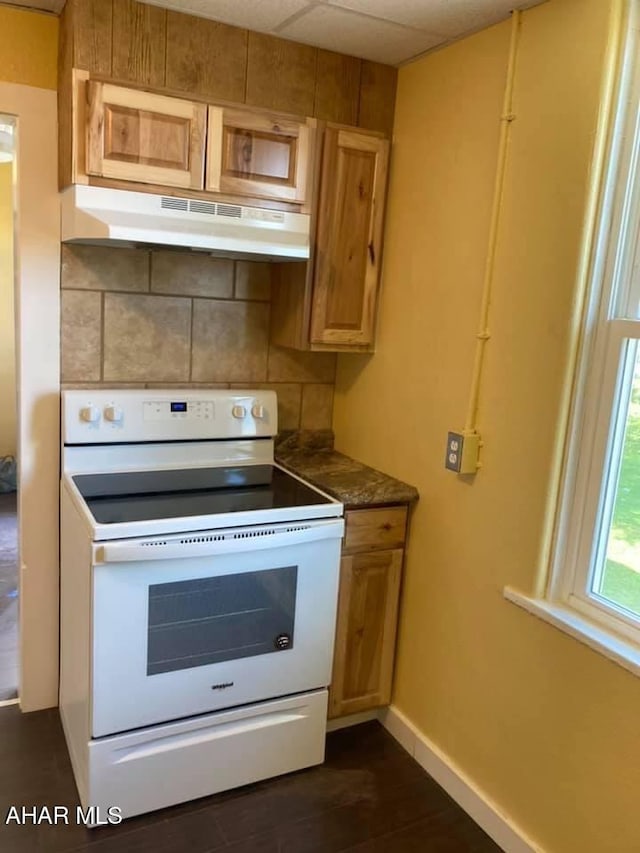 kitchen with dark hardwood / wood-style flooring, electric range, a paneled ceiling, and backsplash