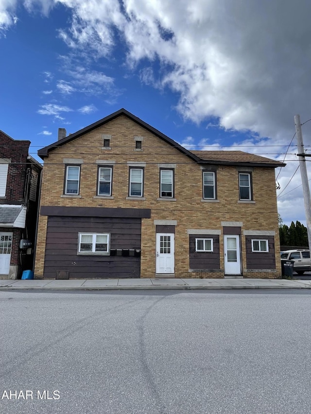 view of front of property