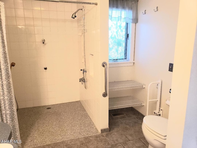 bathroom featuring tile patterned flooring, a shower with shower curtain, and toilet