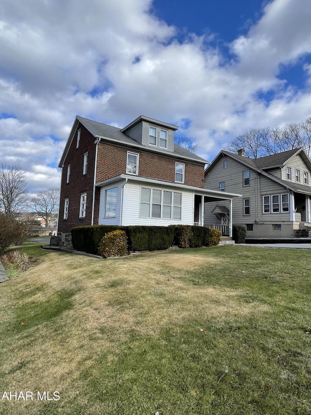 front of property with a front yard