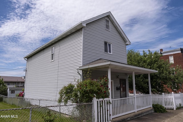 602 5th Ave, Altoona, PA 16602 - view of property exterior featuring covered porch and a fenced front yard