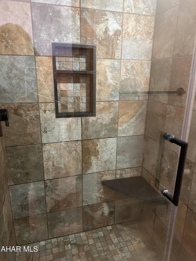 bathroom featuring tiled shower