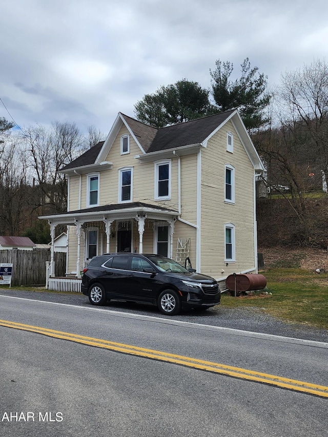 view of front of house featuring a porch