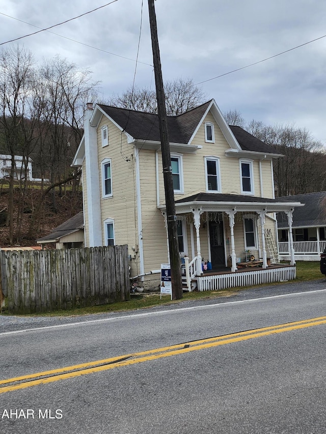 view of front of home featuring a porch