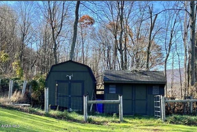 view of outdoor structure with a yard