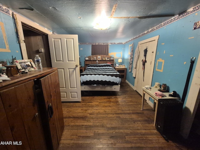 1429 Everett Rd, East Freedom, PA 16637 - bedroom featuring dark wood finished floors