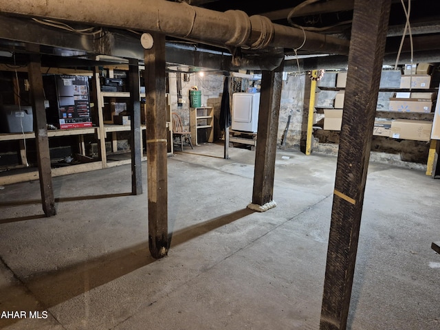1429 Everett Rd, East Freedom, PA 16637 - unfinished basement featuring washer / dryer